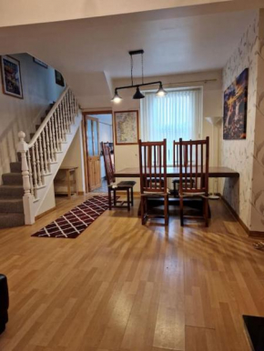 2 Bedroom, City Centre Town House with Jacuzzi Tub